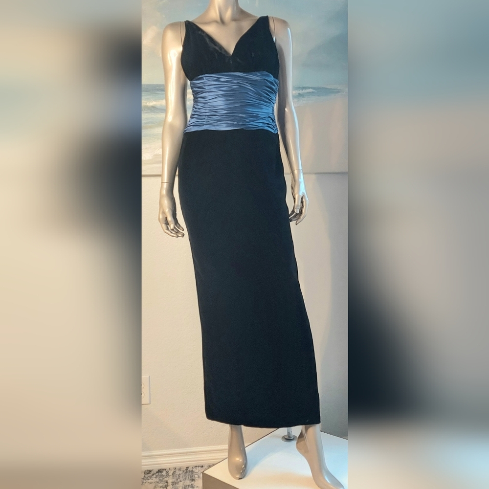 $3,500 PAMELLA ROLAND BLACK VELVET BLUE SILK RUNWAY GOWN US S